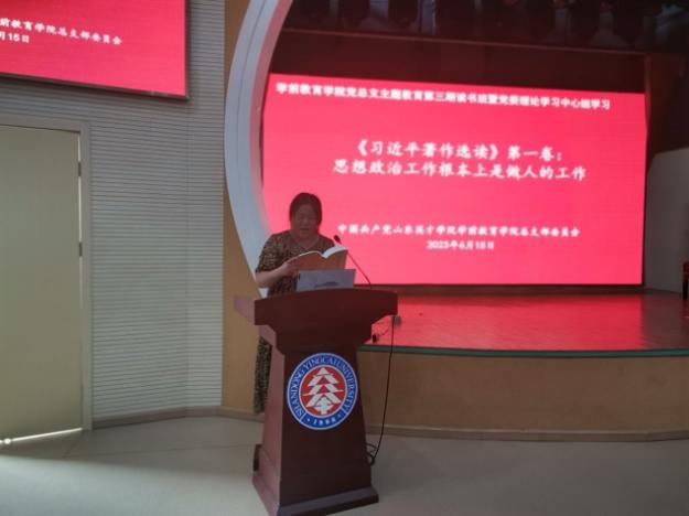 圖片包含 室內(nèi), 桌子, 前, 站描述已自動生成