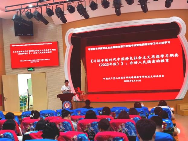 圖片包含 人, 室內(nèi), 人們, 一群描述已自動生成